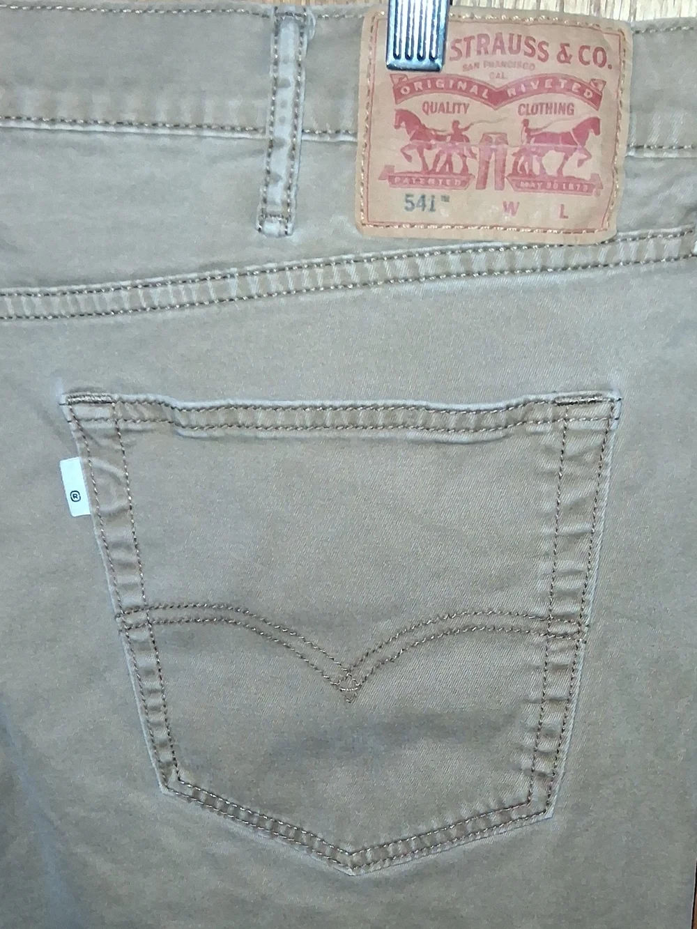 Levi's Relaxed Fit Jeans in Khaki Tan